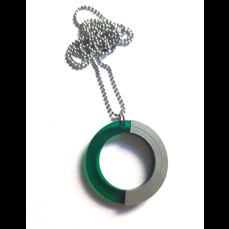 Náhrdelník kruh gravír,malý- smaragd/ stříbrná